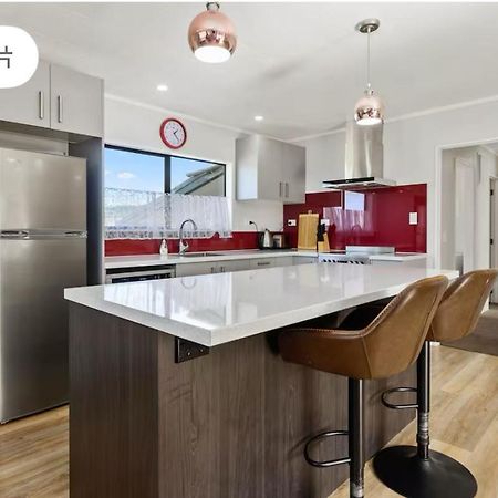 Aroha Nui Rotorua Villa ภายนอก รูปภาพ