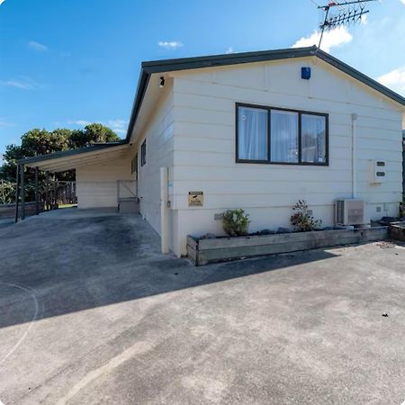 Aroha Nui Rotorua Villa ภายนอก รูปภาพ