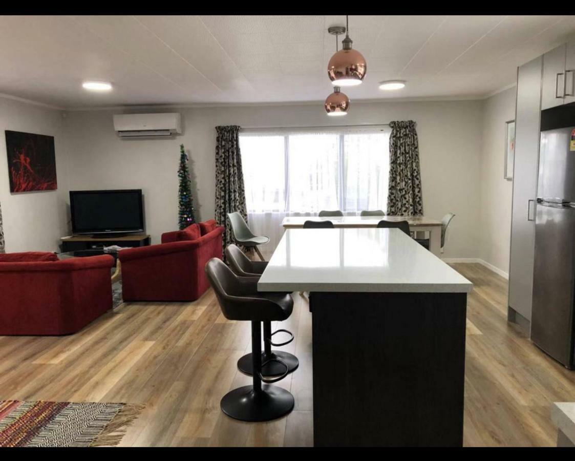 Aroha Nui Rotorua Villa ภายนอก รูปภาพ
